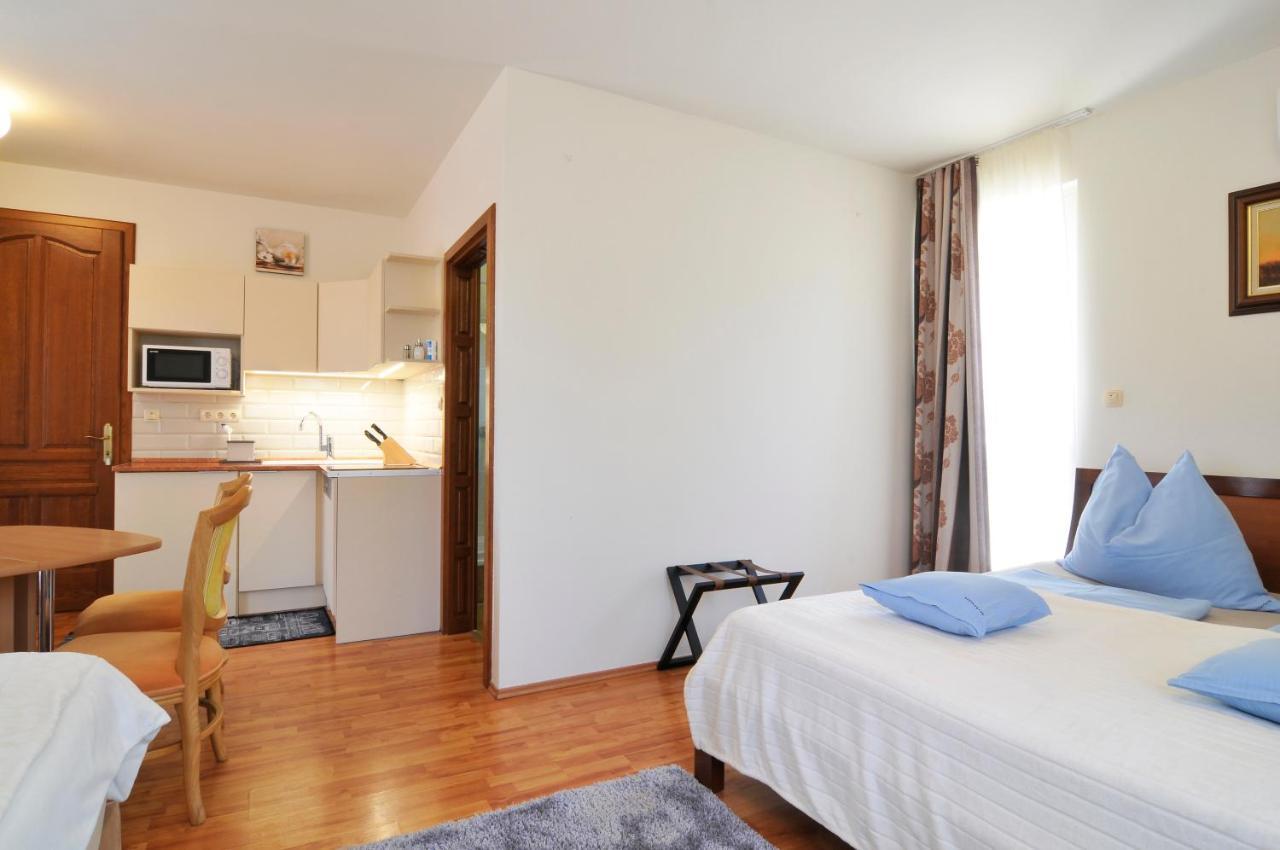 Farkas Apartman Siofok Luaran gambar