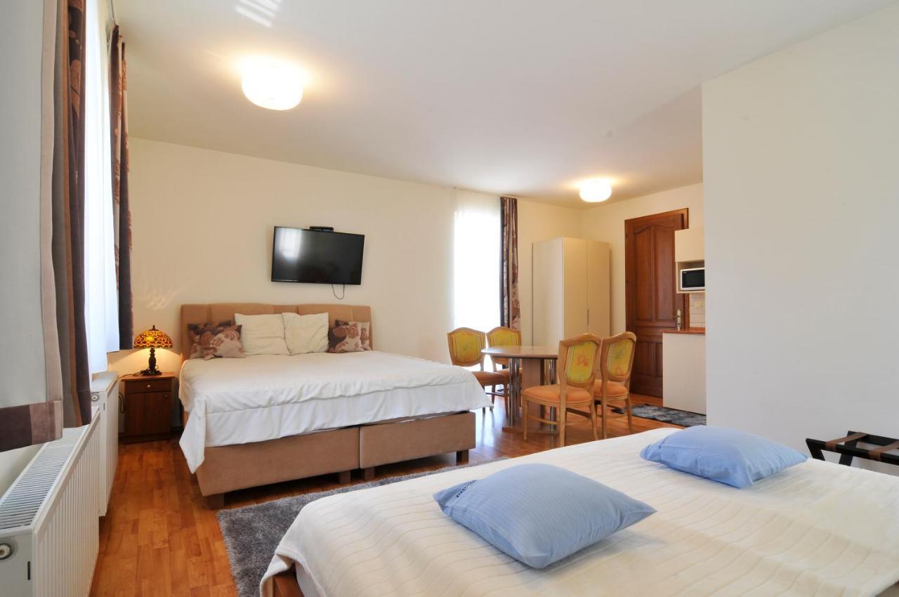 Farkas Apartman Siofok Luaran gambar