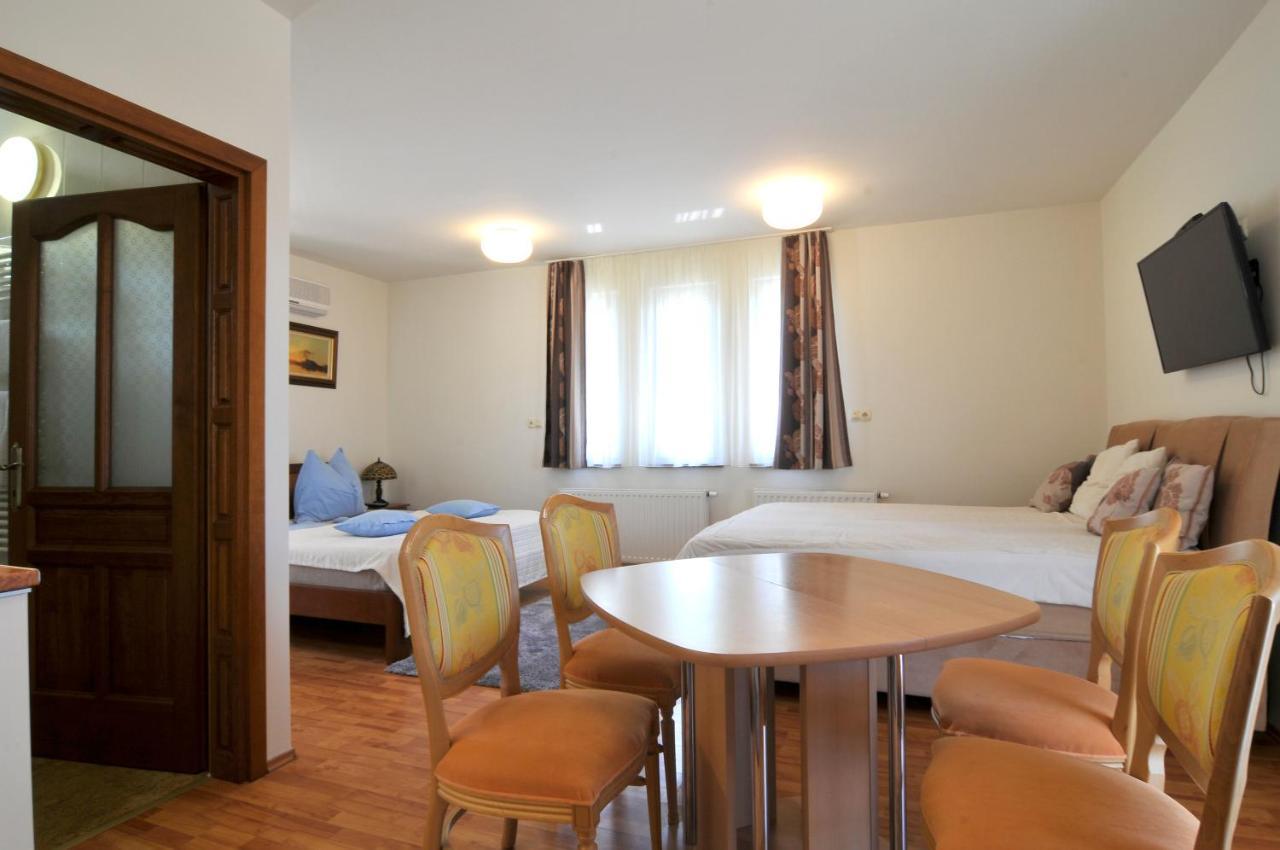 Farkas Apartman Siofok Luaran gambar