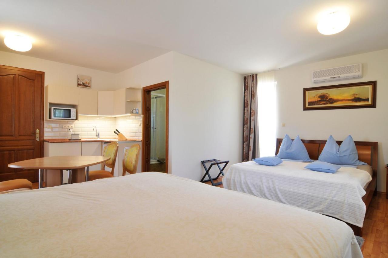 Farkas Apartman Siofok Luaran gambar