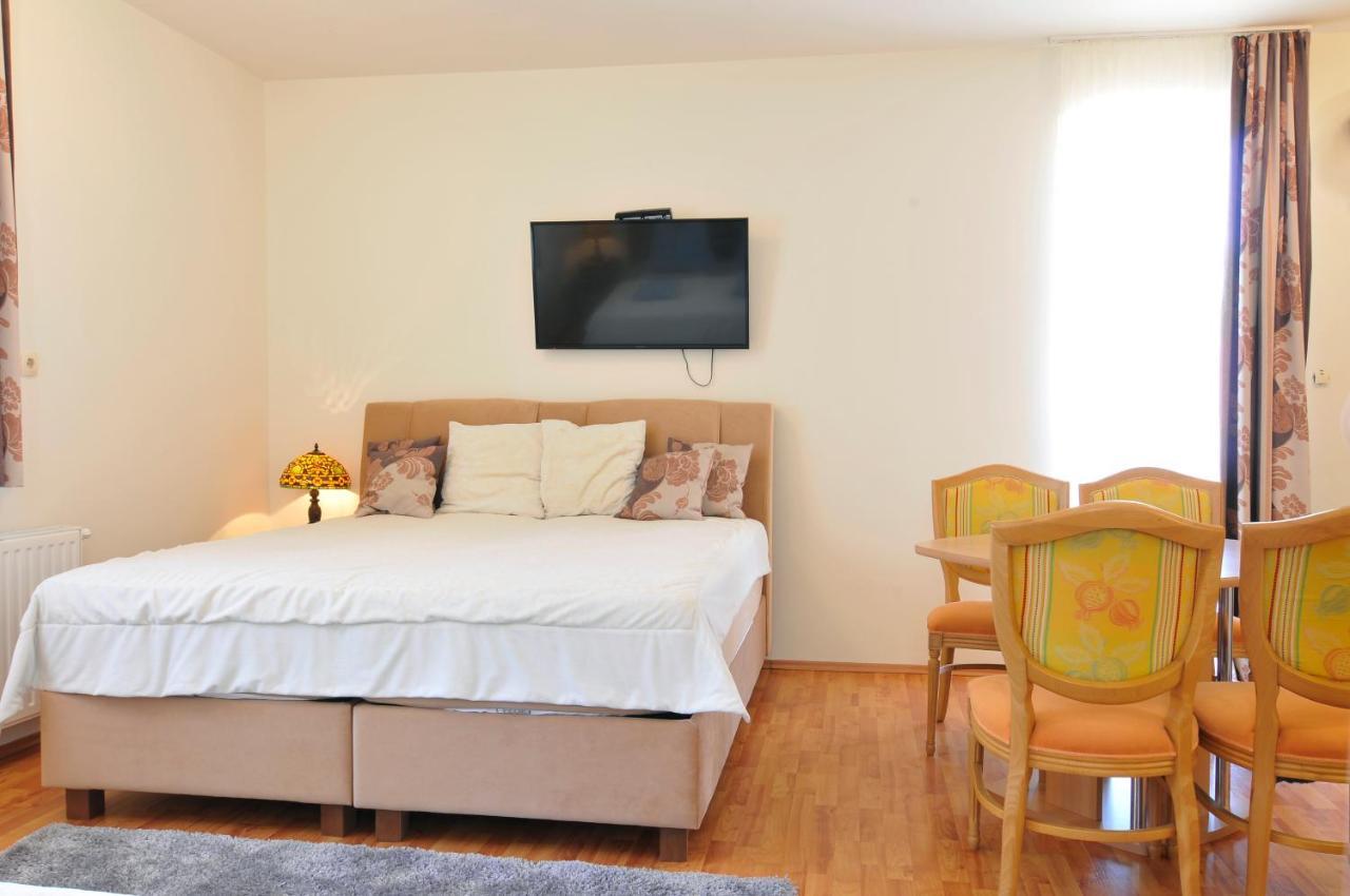 Farkas Apartman Siofok Luaran gambar